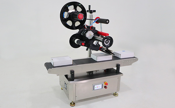 全自動(dòng)貼標機與自動(dòng)貼標機的區別在哪？