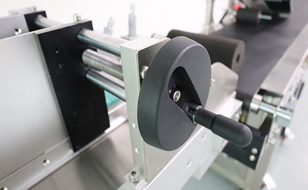 轉角貼標機,貼標機,全自動(dòng)貼標機