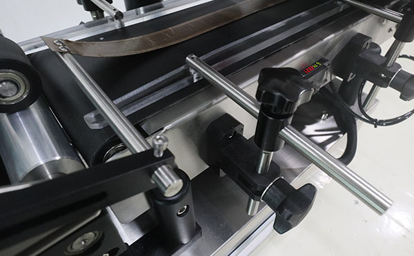 全自動(dòng)平面貼標機,貼標機設備,平面貼標機