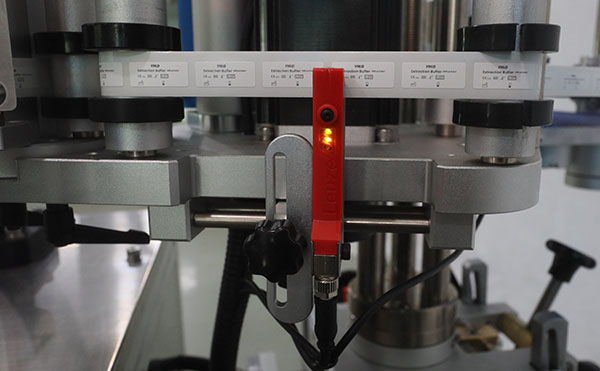 滾貼貼標機,貼標機,全自動(dòng)貼標機