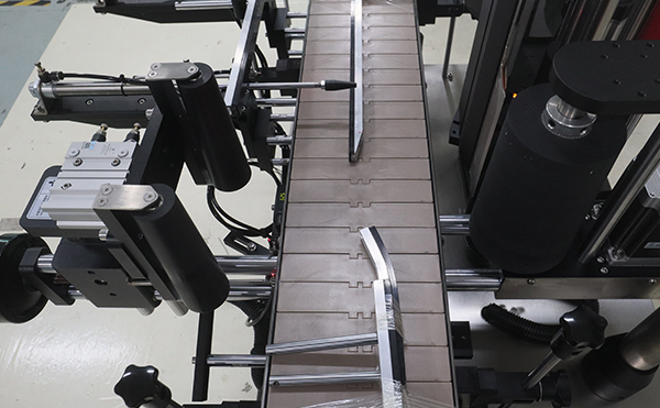 全自動(dòng)轉角貼標機,自動(dòng)轉角貼標機,轉角貼標機