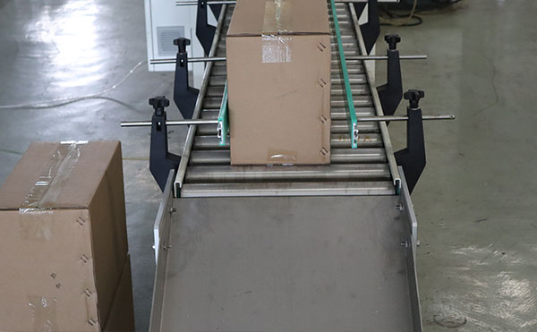 自動(dòng)折蓋封箱機,封箱機,封箱機廠(chǎng)家