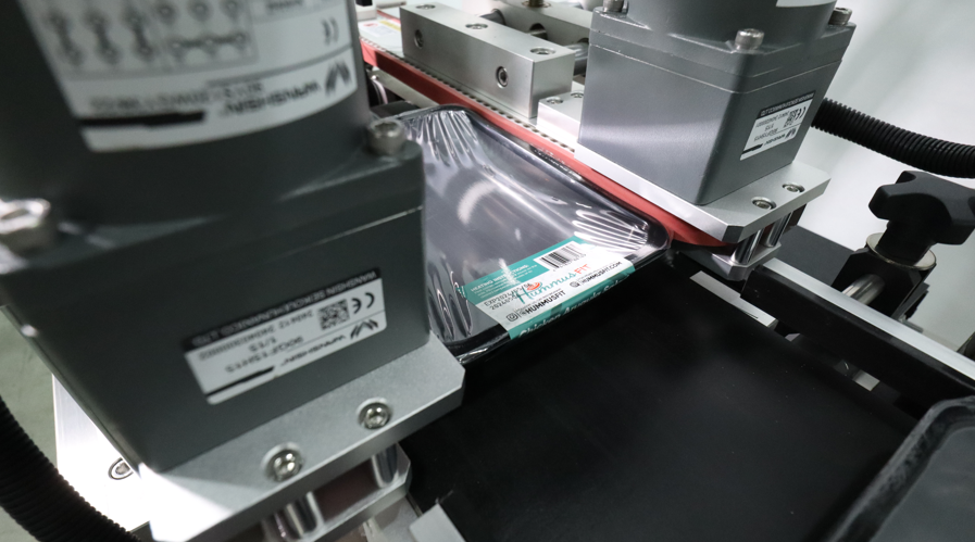 全自動(dòng)轉角貼標機,轉角貼標機,貼標機廠(chǎng)家,佼佼者自動(dòng)化