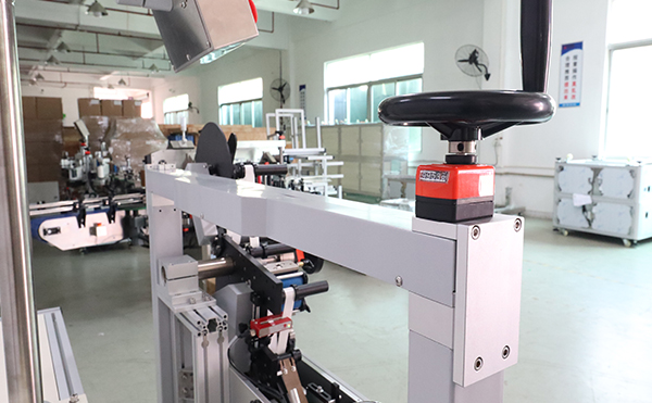 電線(xiàn)對折貼標機,對折貼標機,貼標機廠(chǎng)家,佼佼者