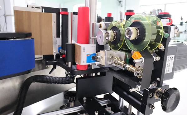 全自動(dòng)圓瓶貼標機,貼標機,貼標機廠(chǎng)家,佼佼者