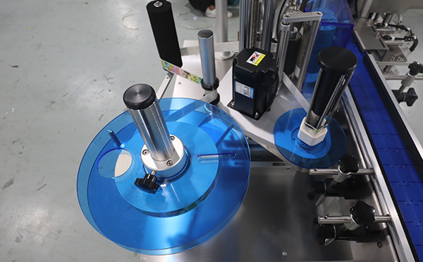 全自動(dòng)圓瓶貼標機,貼標機設備,貼標機,佼佼者