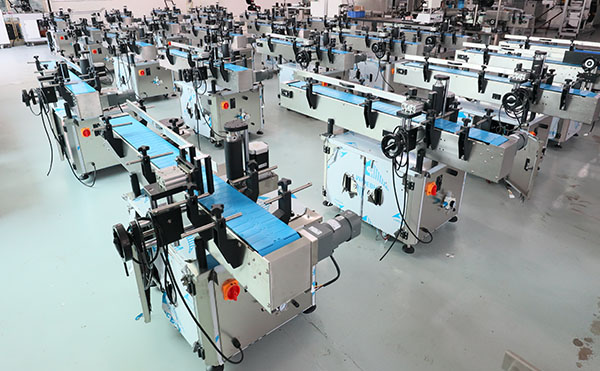 全自動(dòng)圓瓶搓滾貼標機,圓瓶搓滾貼標機,全自動(dòng)不干膠貼標機廠(chǎng)家,佼佼者自動(dòng)化