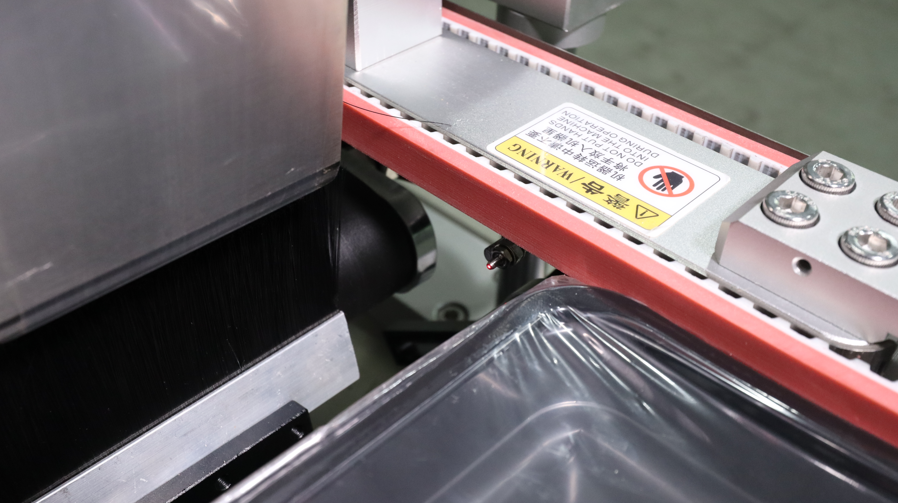 全自動(dòng)轉角貼標機,轉角貼標機設備,全自動(dòng)不干膠貼標機廠(chǎng)家,佼佼者